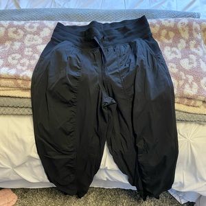 Lululemon black joggers size 4